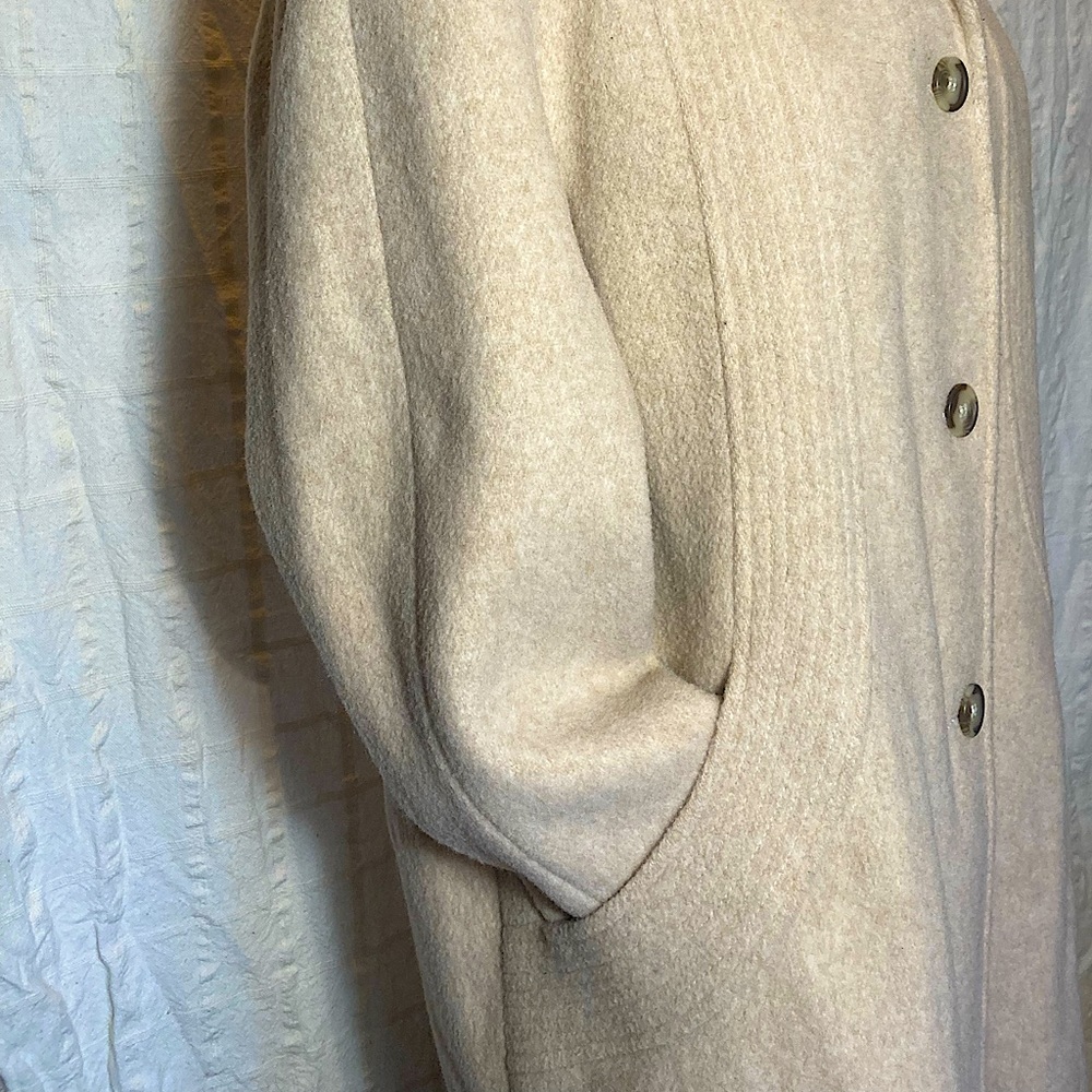 Gorgeous VTG Wool Coat in EUC Made in USA